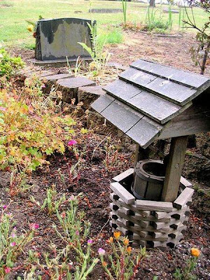 unusually designed tombstones Seen On coolpicturesgallery.blogspot.com