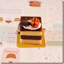 kawaii-layer-cakes-cell-phone-charm