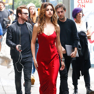 Selena Gomez Out in New York City on June 3007.jpg