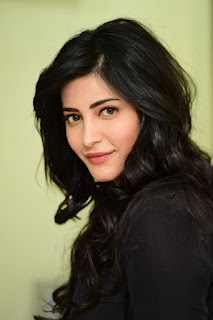 Shruti Haasan (Shruthi Hassan) Profile, Biography, Wiki, Biodata, Height, Weight, Body Measurements, Affairs, Boyfriends Family Photos and more...