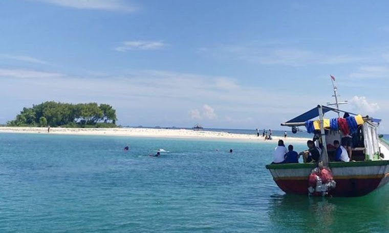 wisata snorkeling dan jelajah pulau badul taman nasional ujung kulon banten