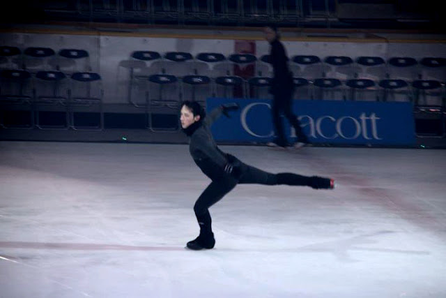 Johnny Weir. Photo © Machiko Oka @ Official Johnny Weir Blog.