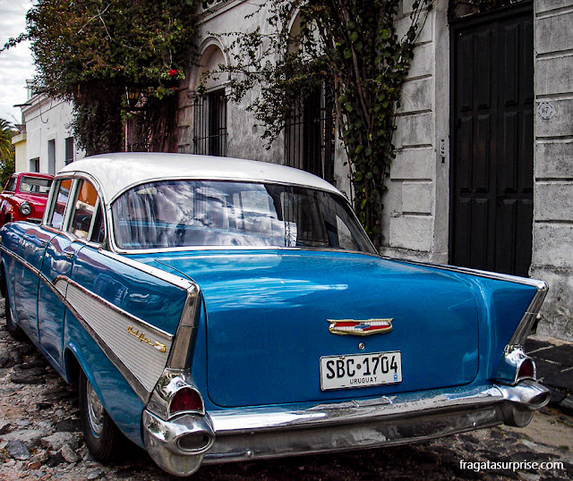 Carros antigos em Colonia del Sacramento, Uruguai