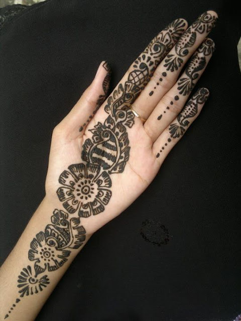 Art Magazine Christmas Mehndi Design