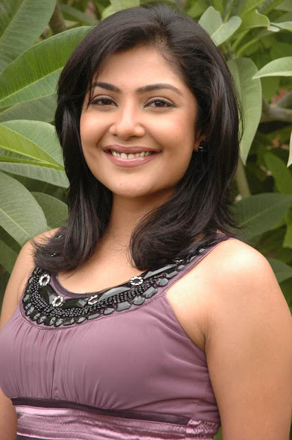 kamalinee mukherjee hot stills