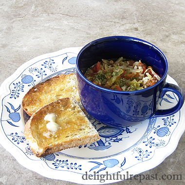 Golumpki Soup - Cabbage Roll Soup / www.delightfulrepast.com