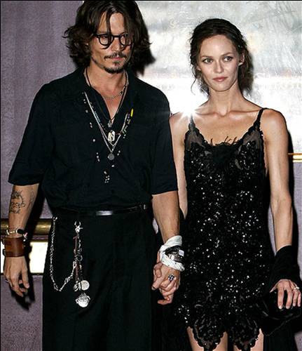 vanessa paradis and johnny depp kissing. vanessa paradis and johnny