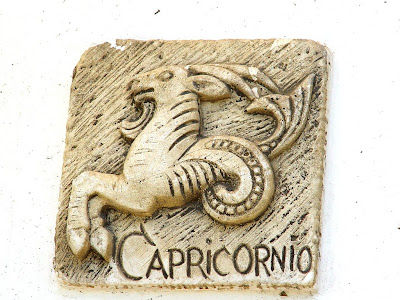 capricornio-tallado-en-piedra