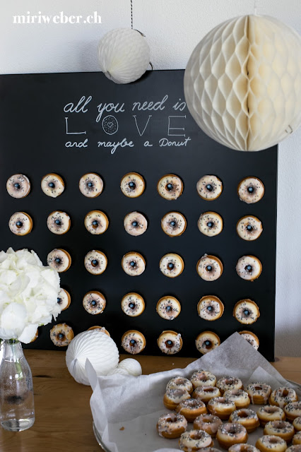 donutswall, donuts wall, donuts wand, Donuts Wall, Donuts Wand, Mini Donuts, Donut Maker, Rezept, Dessert Buffet, DIY Donuts Wall, Donuts Wall einfach selber machen, Sweet Table, a donuts a day, all you need is love and maybe a donut, kreativ blog, schweiz, foodblog, blog, schweizer food blog, diy blog schweiz, geomag, magnet wand