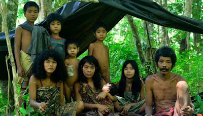 Indonesia yaitu negara kepulauan yang cukup luas 10 Suku Primitif di Indonesia yang Terancam Punah