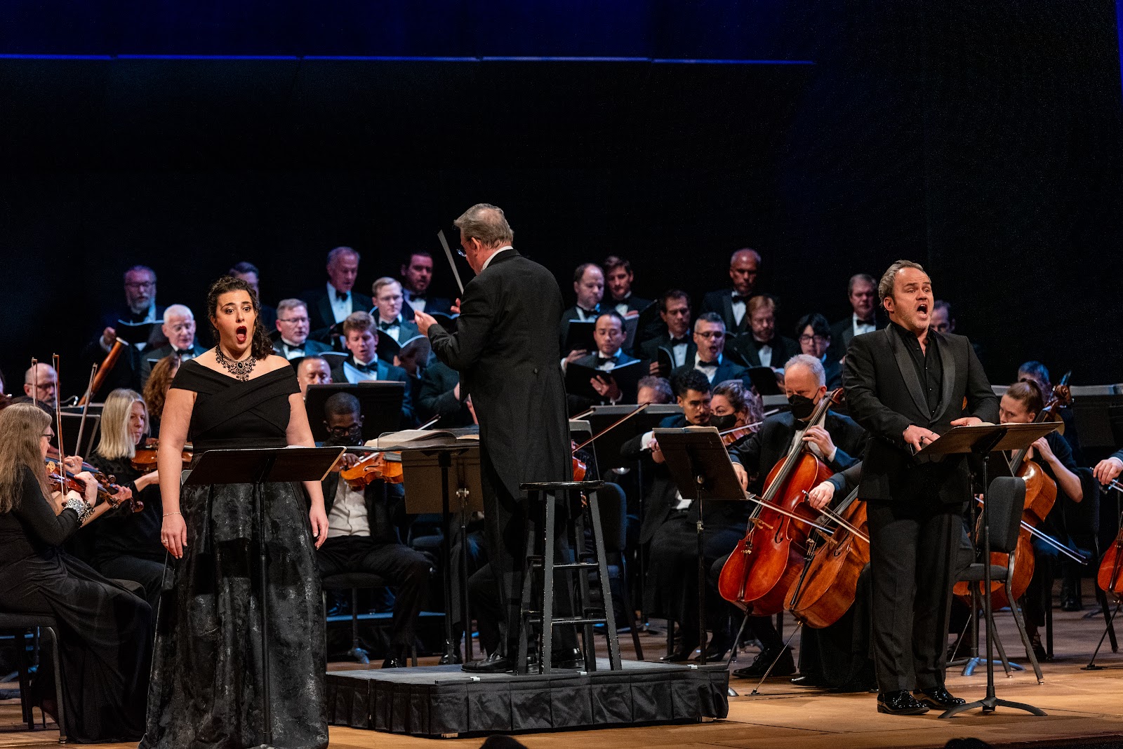 IN REVIEW: (from left to right) soprano ROBERTA MANTEGNA as Elisabetta, conductor ANTONY WALKER, and tenor ANDREW OWENS as Roberto in Washington Concert Opera's performance of Gaetano Donizetti's ROBERTO DEVEREUX, 4 December 2022 [Photograph by Caitlin Oldham, © Washington Concert Opera]