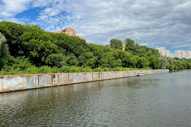 Москва-река, Карамышевская набережная, причальная стенка