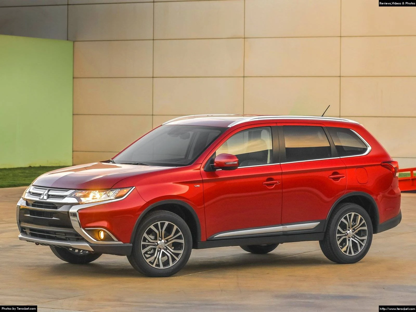 Hình ảnh xe ô tô Mitsubishi Outlander 2016 & nội ngoại thất