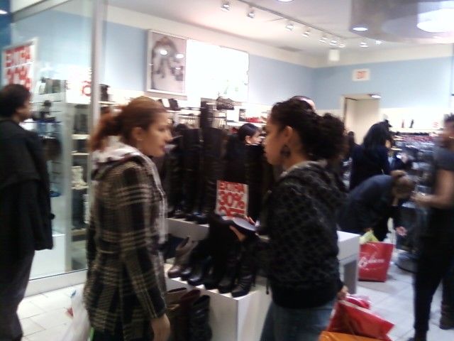 the most crowded stores we saw were the teen-oriented American Eagle ...