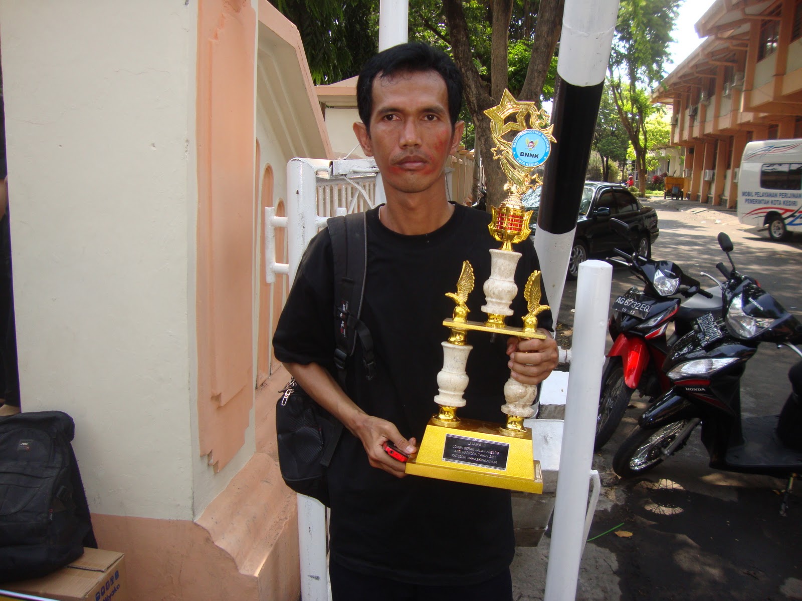  GERAK  JALAN  KREASI ANTI NARKOBA KEDIRI 2011 MAKALAH 