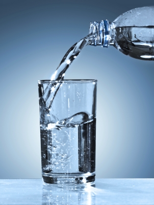  7 Manfaat Air Putih Bagi Kesehatan Anda 