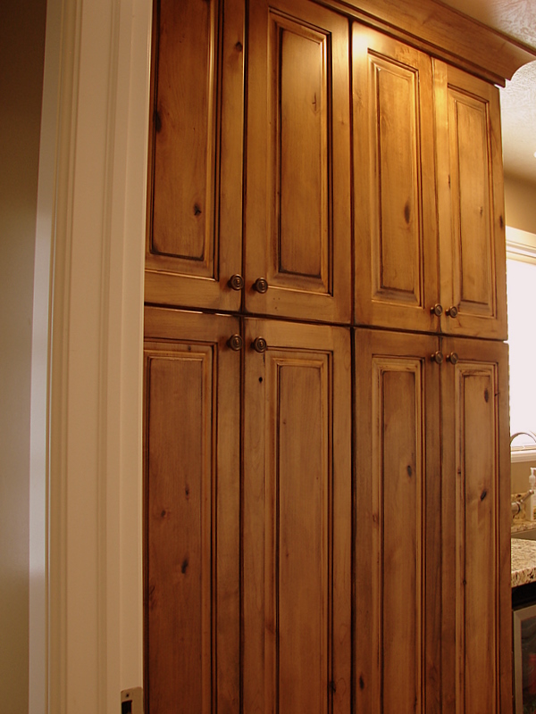 LEC Cabinets: Rustic Knotty Alder Cabinets