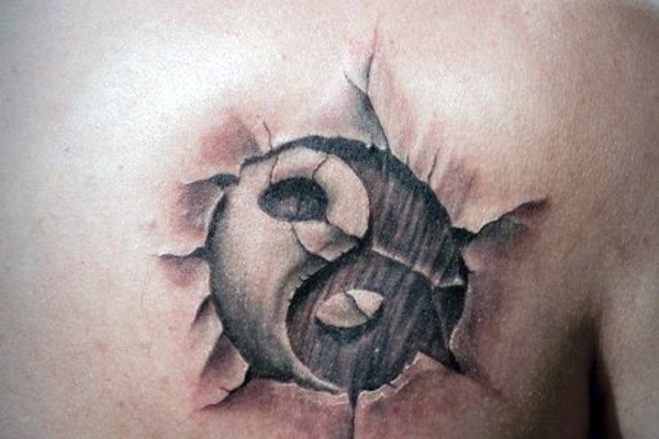 Rasgando Yin e Yang Tatuagem