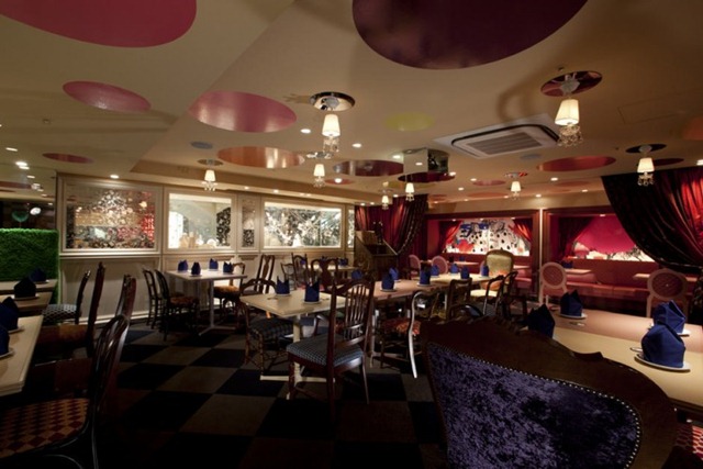 Alice-in-Wonderland-Restaurant-07-750x500