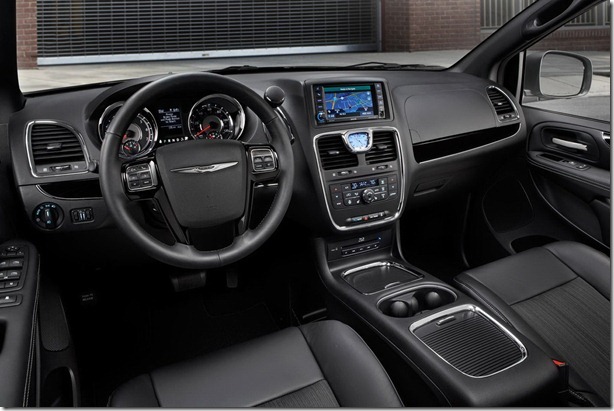 2013 Chrysler Town & Country S