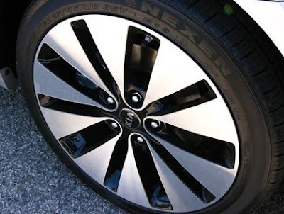 2011 Kia Magentis Wheel