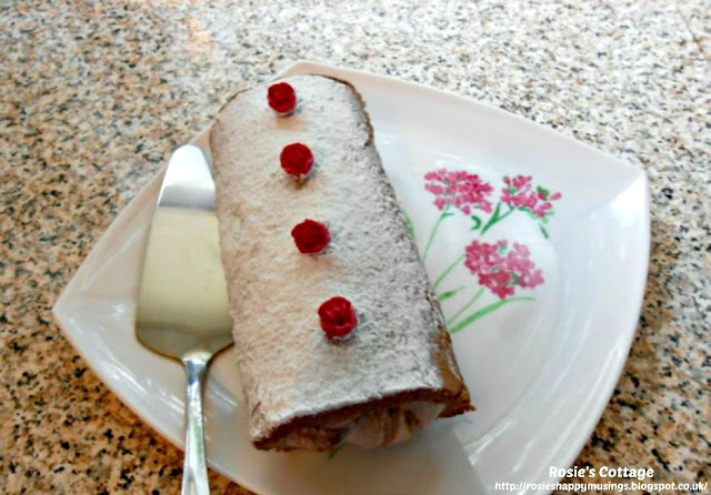 Six of my favourite baking treats: Super yummy & super easy to make chocolate Swiss roll