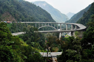 6 Jalan Raya Indah Indonesia yang Keren Abis