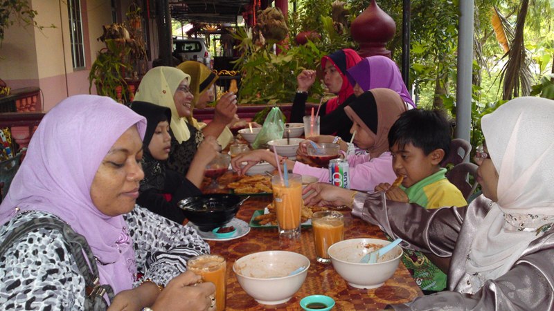 laksa janggus. laksa janggus. Hmmrasanya, tak pernah tengok orang pulun nak makan laksa