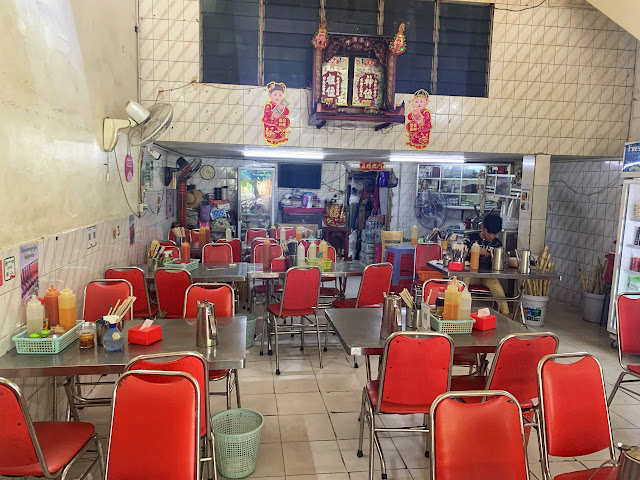 inside Sok Lang, a traditional local restaurant in Phnom Penh