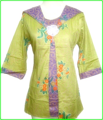 Model baju  batik  wanita modern warna  hijau 