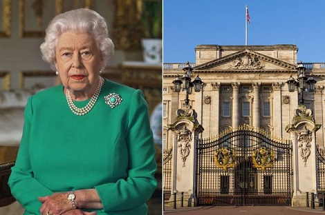 Queen to axe hundreds of jobs due to fall in Buckingham Palace tourism  