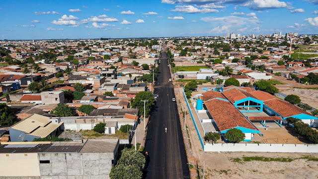 Aproximadamente 50 ruas e avenidas já receberam asfalto novo em Luís Eduardo Magalhães, mais de 452 mil m² em toda a cidade*