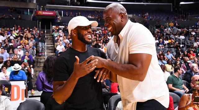 Magic Johnson giao lưu cùng với Chris Paul