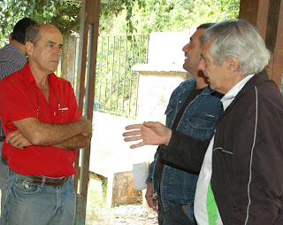  Vereadores Ademir Enfermeiro e Dr. Carlão acompanham a visita ao PSF da Granja Florestal