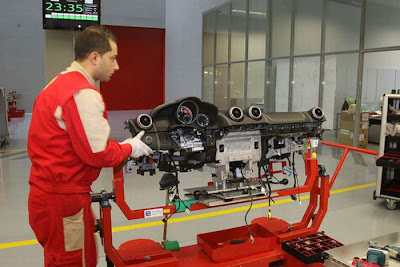 inside ferrari plant 25 Proses Pembuatan Sebuah Mobil Ferrari