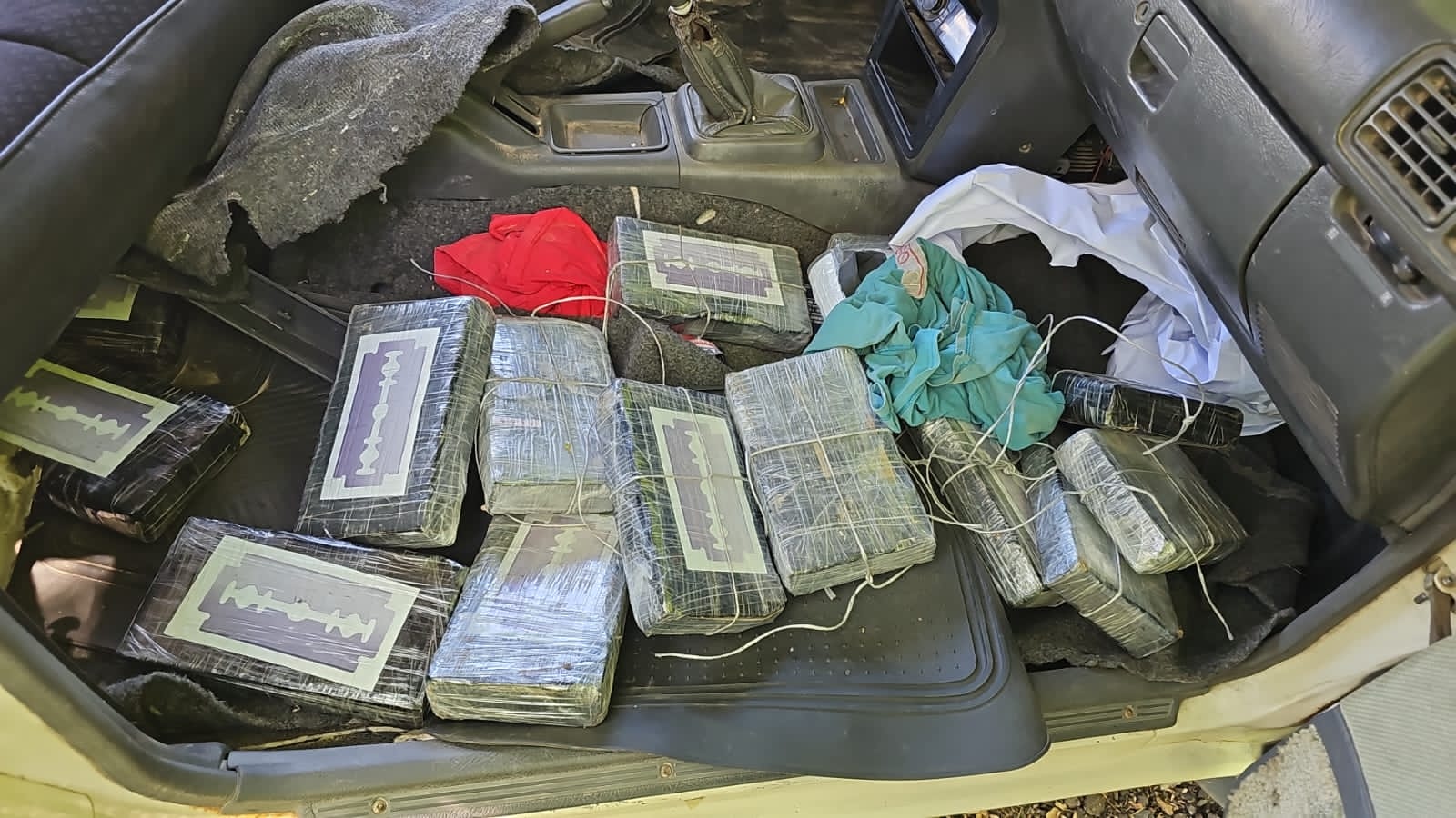 https://www.notasrosas.com/En zona rural de Hatonuevo capturan a un ciudadano con 24.000 gramos de clorhidrato de cocaína