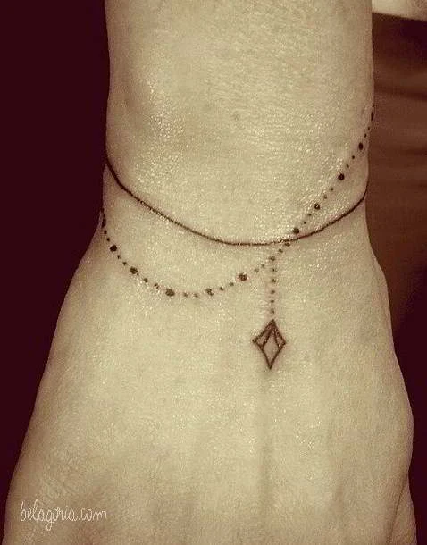 tatuaje de pulsera para una chicas