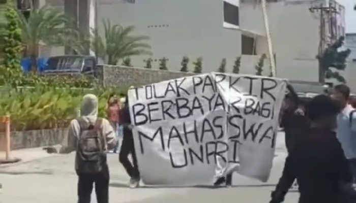 Mahasiswa di Universitas Prima Indonesia (UNPRI) Mendemo Kebijakan Parkir Berbayar dan Tiga Mahasiswa Di-DO