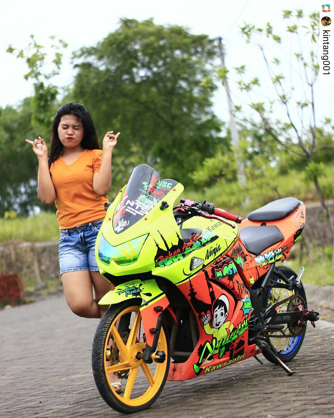 Cewek Cantik Naik Kawasaki Ninja 250 Full Modifikasi Dhedmotor