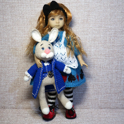 Pretty fairytale outfit with a toy for Little Darling dolls