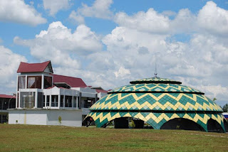 Siap Sholat Keluar Lewat Jendela