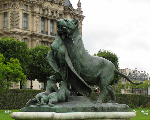 Tigresse apportant un paon à ses petits, Tigress bringing a peacock to its young by Auguste Cain, Tuileries Garden, Paris