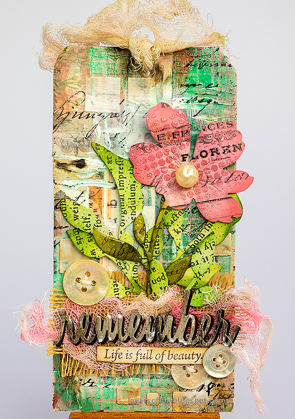 Layers of ink - Mixed Media Floral Tag Tutorial by Anna-Karin Evaldsson.