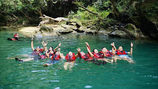 Keseruan aktifitas body rafting di Citumang Pangandaran