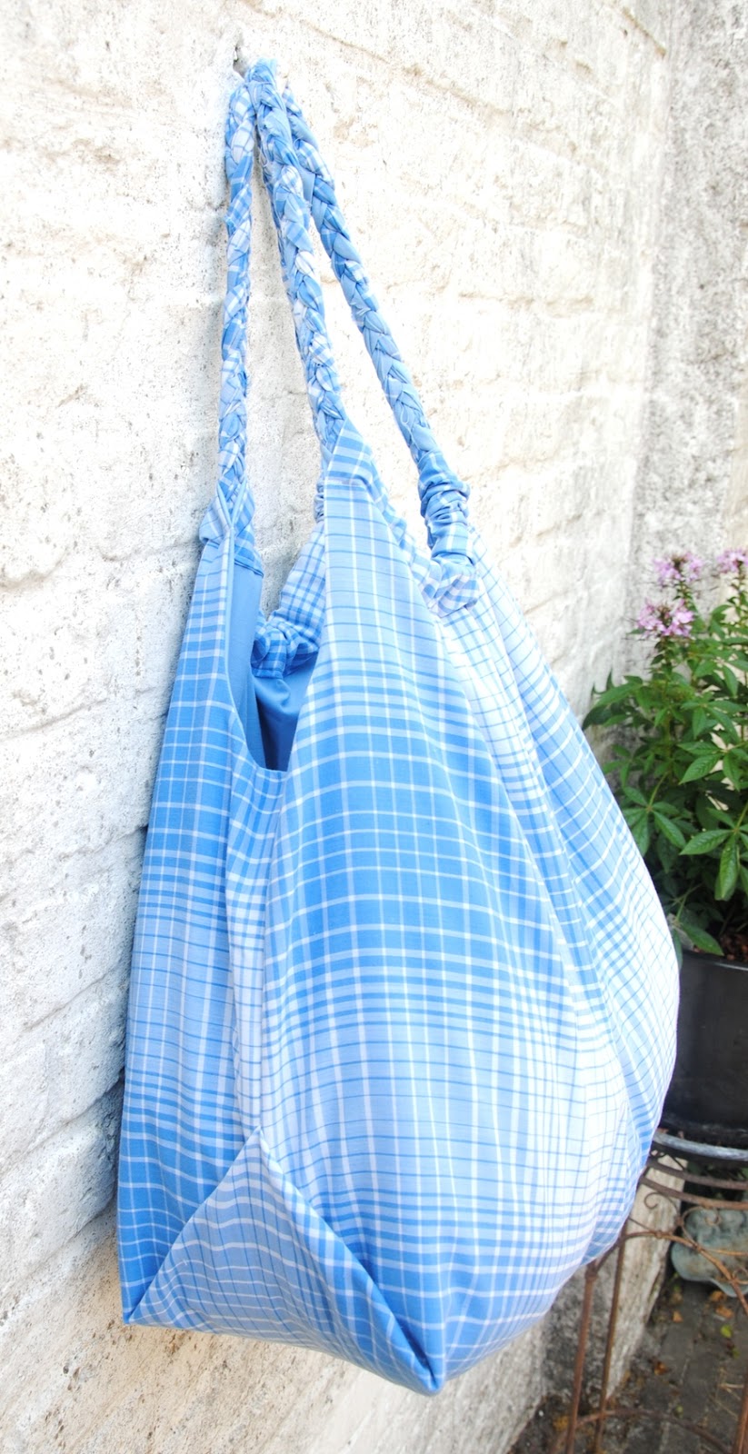 DIY Tutorial. How to sew a big bag of fabric.