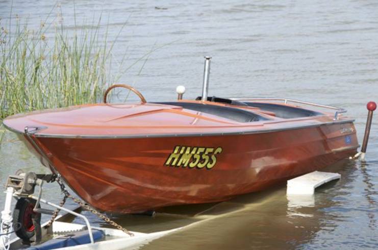 AUSSIE SKIBOATS: randm; CAMERO clinker