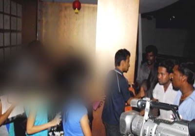 Mangalore Pub | Mangalore Pub Girls Pictures | Managalore Pub Shri Ram Sena Assault Video, Photos
