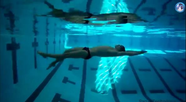 تطبيق Swimming Lessons يساعدك على إجادة السباحة
