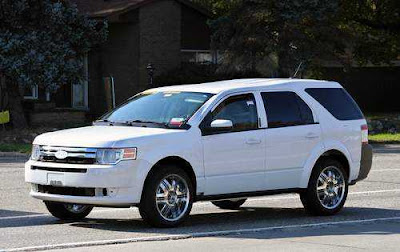 2011-Ford-Explorer white