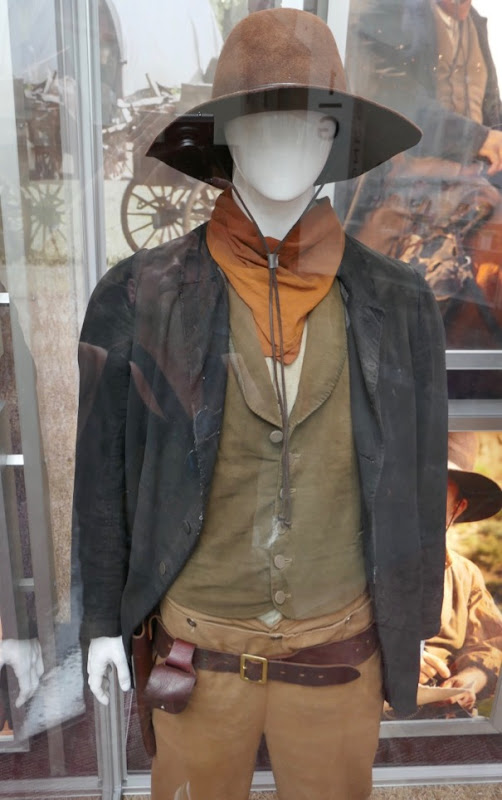 Sisters Brothers Eli film costume